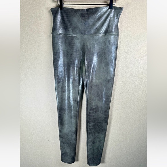 SPANX Faux Leather Croc Shine Leggings in Darkened Olive Size XL/TG - Picture 6 of 16